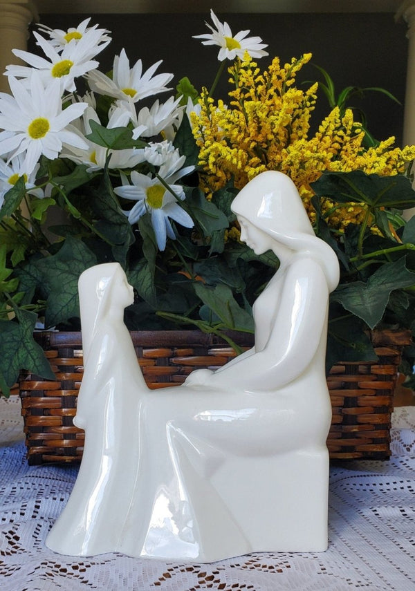 Royal Doulton Royal Doulton Mother And Daughter Porcelain Figurine (1979) | Porcelain - Porcelain Figurine ClassyTea