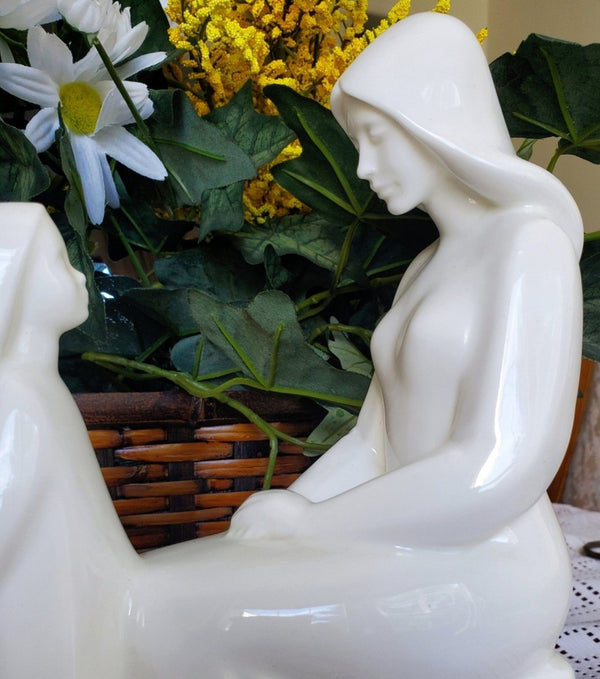 Royal Doulton Royal Doulton Mother And Daughter Porcelain Figurine (1979) | Porcelain - Porcelain Figurine ClassyTea