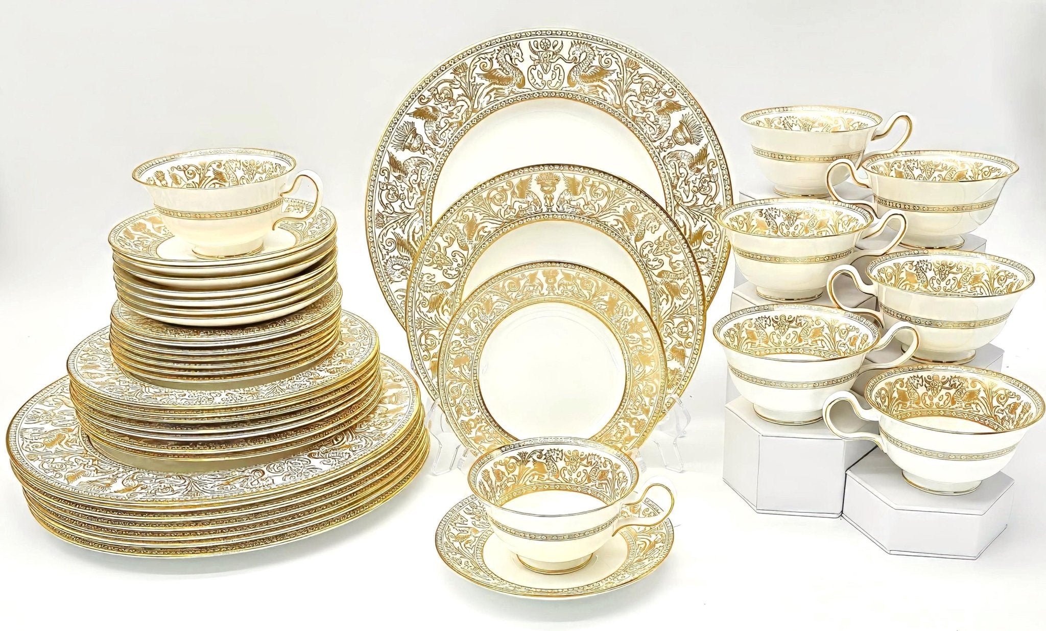 Wedgwood Wedgwood Florentine Gold Fine Bone China Set For 8 Dinnerware 22kt Gold Dragons On White Heirloom Anniversary Quiet Luxury Bone Vintage - China Set ClassyTea