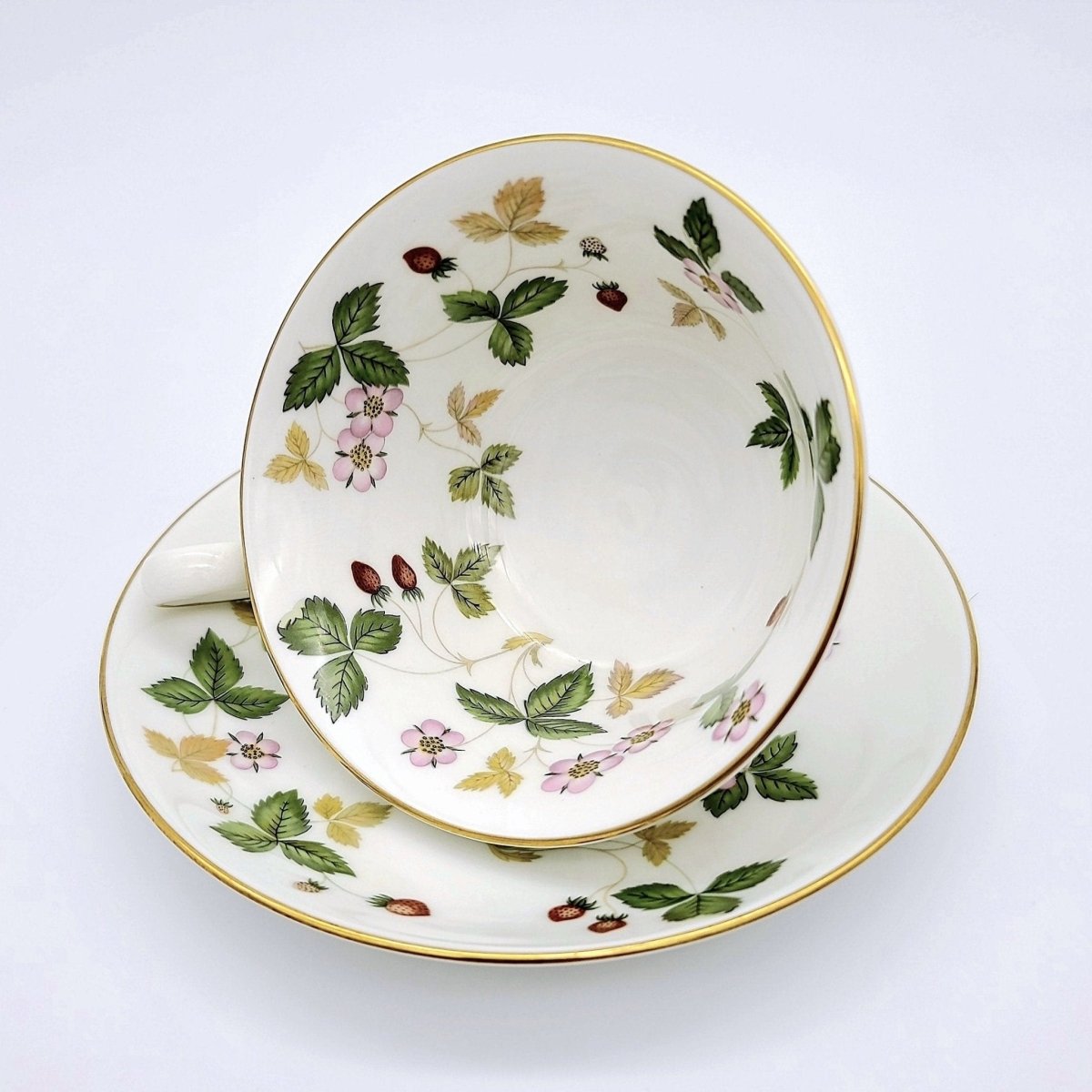 Wedgwood Wedgwood Wild Strawberry China Set For 4 | Bone China - China Set ClassyTea