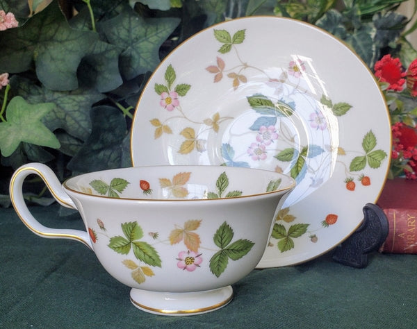 Wedgwood Wedgwood Wild Strawberry China Set For 4 | Bone China - China Set ClassyTea