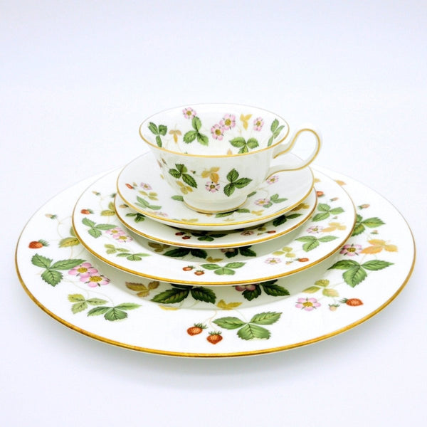 Wedgwood Wedgwood Wild Strawberry China Set For 4 | Bone China - China Set ClassyTea