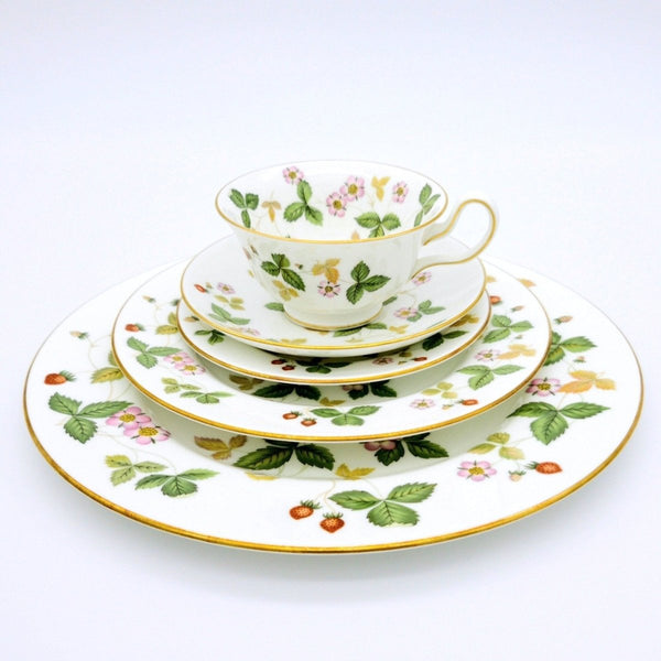 Wedgwood Wedgwood Wild Strawberry China Set For 8 | Bone China - China Set ClassyTea
