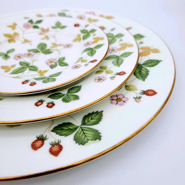 Wedgwood Wedgwood Wild Strawberry China Set For 8 | Bone China - China Set ClassyTea