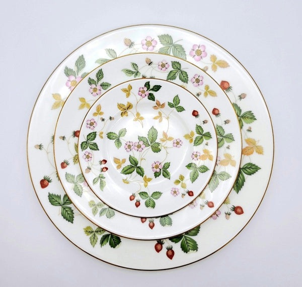 Wedgwood Wedgwood Wild Strawberry China Set For 8 | Bone China - China Set ClassyTea