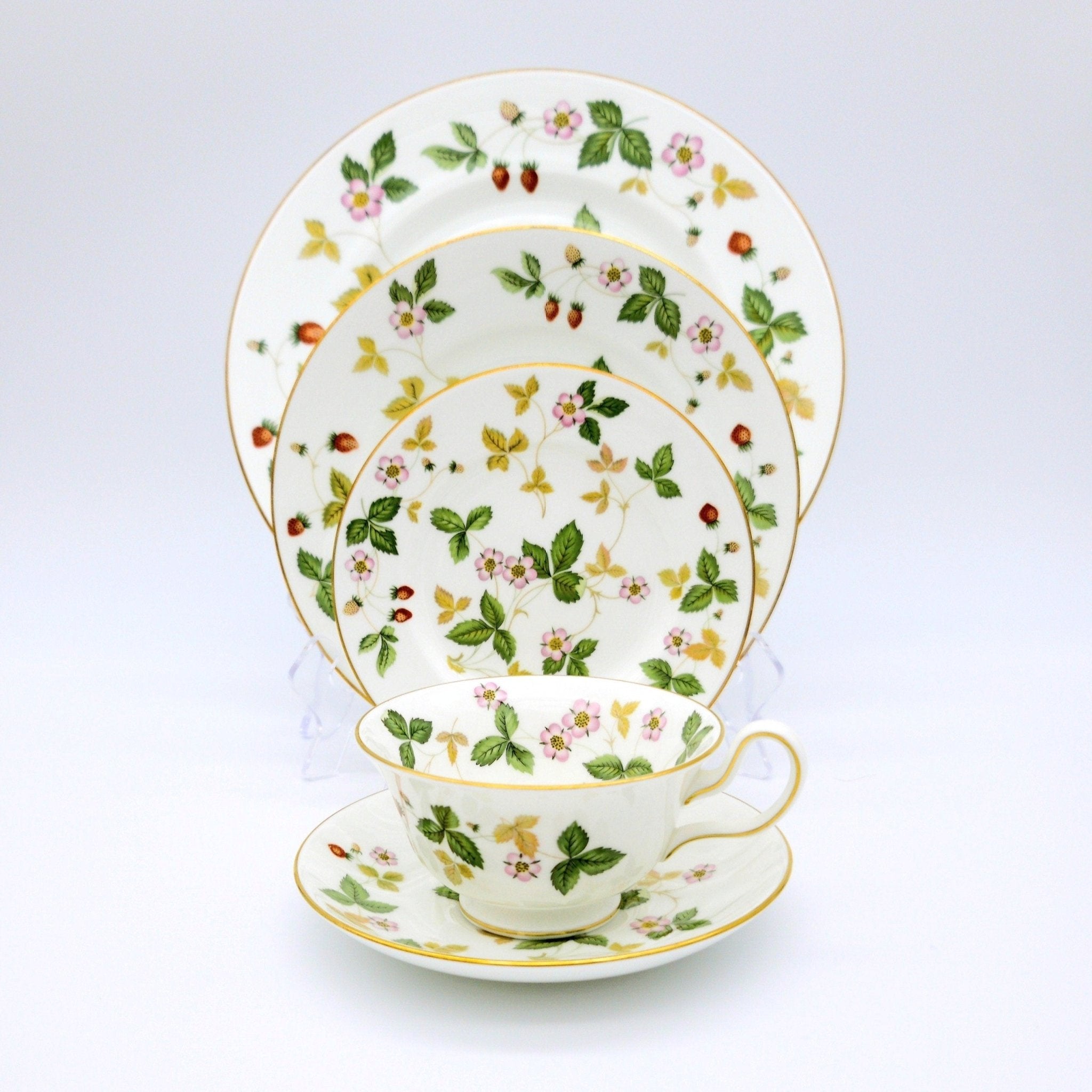 Wedgwood Wedgwood Wild Strawberry China Set For 8 | Bone China - China Set ClassyTea