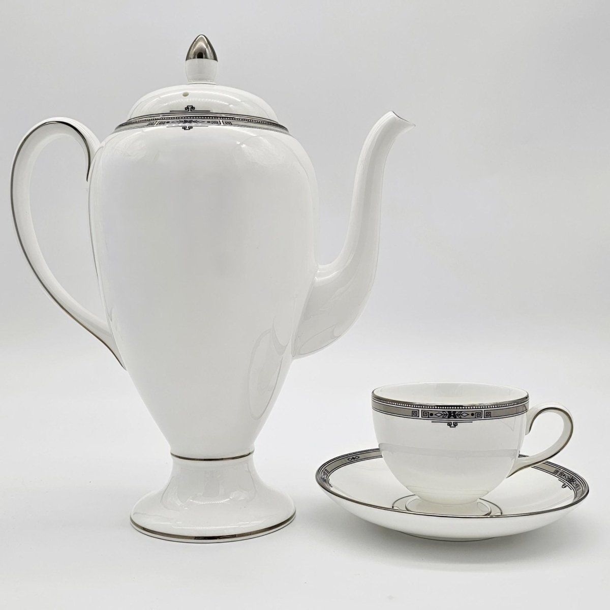 Wedgwood Wedgwood Amherst 5 - Cup Coffee Pot – Fine Bone China with Platinum Trim, Soft grey, Dark Blue accent, Blue Flowers, Discontinued - Coffee Pot ClassyTea