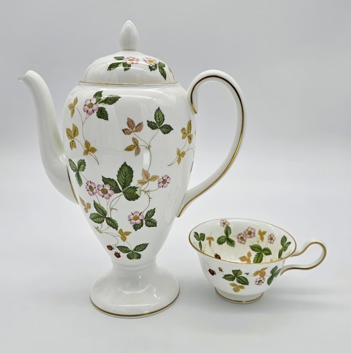 Wedgwood Wedgwood Wild Strawberry Coffee Pot with Lid, 5 Cups Fine Bone China, Fine Bone China, Discontinued Red Strawberry, Pink Blossoms, Gold Band - Coffee Pot ClassyTea