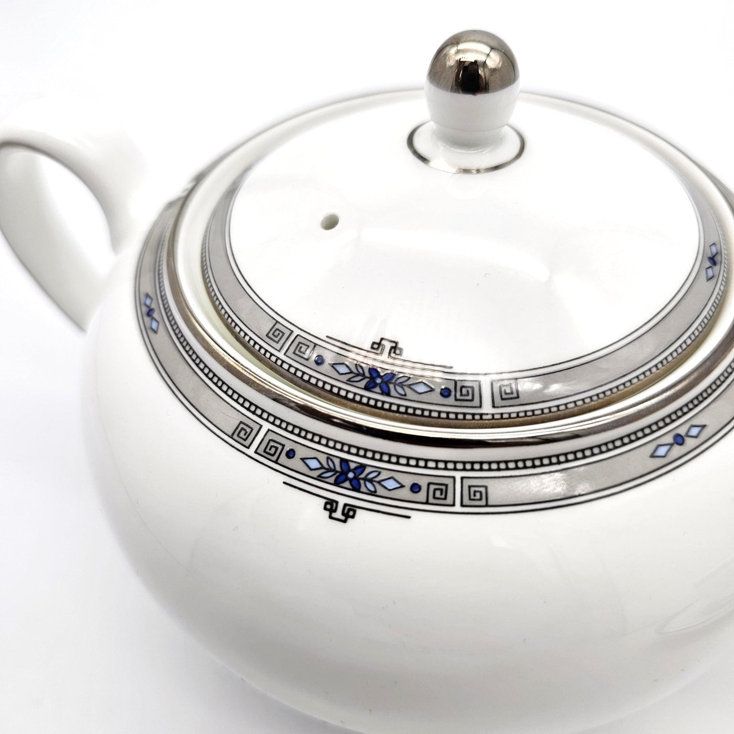 Wedgwood Wedgwood Amherst Porcelain Sugar Bowl & Creamer Set (1984 - 2012) | Bone China - Porcelain Sugar Bowl & Creamer Set ClassyTea