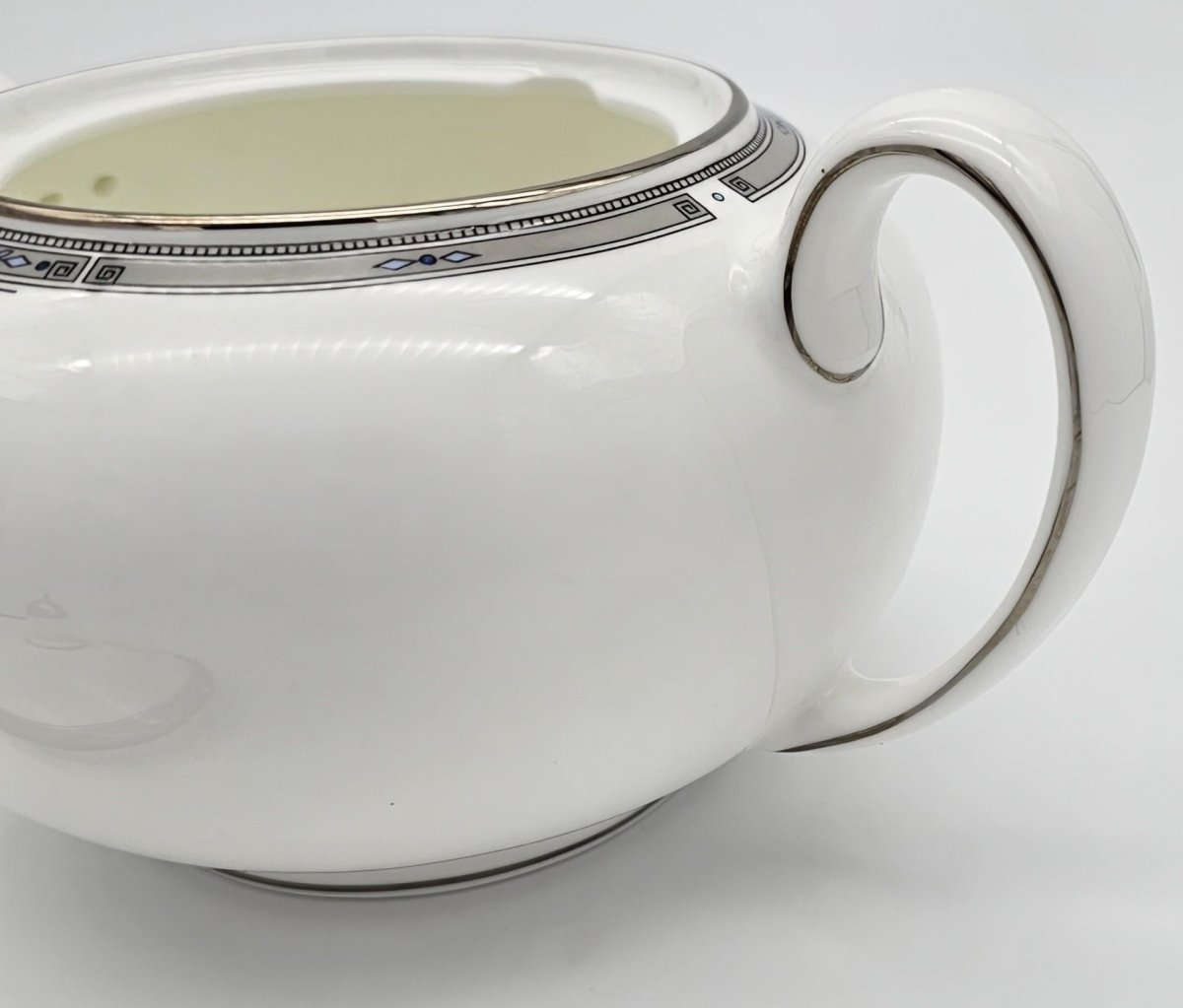 Wedgwood Wedgwood Amherst Porcelain Teapot (1984 - 2012) | Bone China - Porcelain Teapot ClassyTea